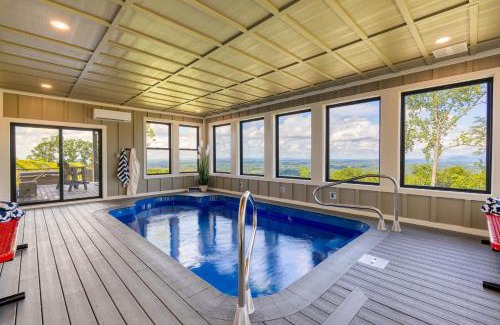 Sevierville House | Grand Vista Retreat by AvantStay Luxury Group Retreat w Indoor Pool, Arcade & 56-Mile Views