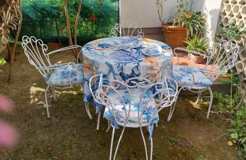 Cecina Apartment | Grande Appartamento in Villa con 2 camere, terrazze, giardino, barbecue e posto auto privato Tutti spazi uso esclusivo