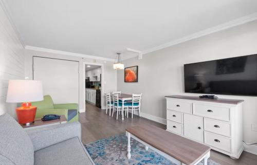 Myrtle Beach Apartment | Grande Cayman 1BR Penthouse Patio Oceanfront Views