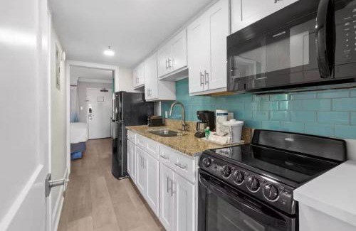 Myrtle Beach Apartment | Grande Cayman 1BR Penthouse Patio Oceanfront Views
