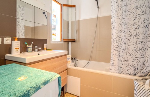 Lemasson Apartment | Grande Chambre Dans Appartement Spacieux Proche Gare Saint Roch
