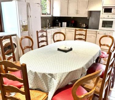 Saint-Maur Creteil House | Grande maison tout confort - 5 chambres 5 salles de bain - RER A - Paris - Disney
