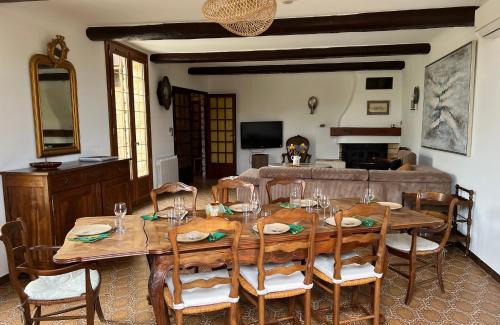 Caumont-sur-Durance Villa | Grande maison provençale cozy