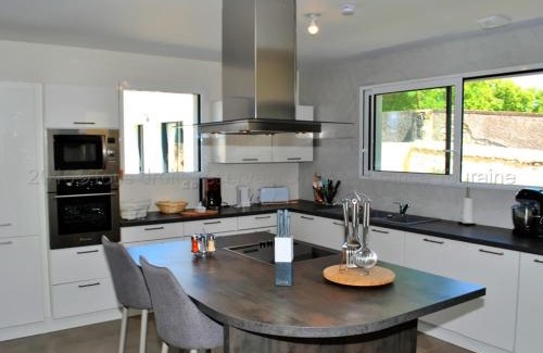 Tours House | Grande maison moderne avec piscine à Tours, proche du centre-ville et de la Loire à Vélo - FR-1-381-231
