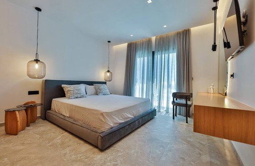 Plaka House | Grande Sea View Suite with Private Pool - Milestones Naxos Hotel