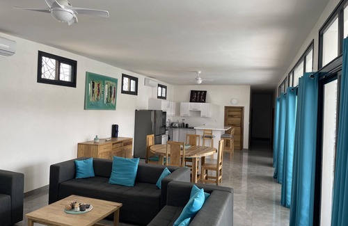 Ngaparou Villa | Grande Villa Moderne et Sécurisée Sans Vis-à-vis