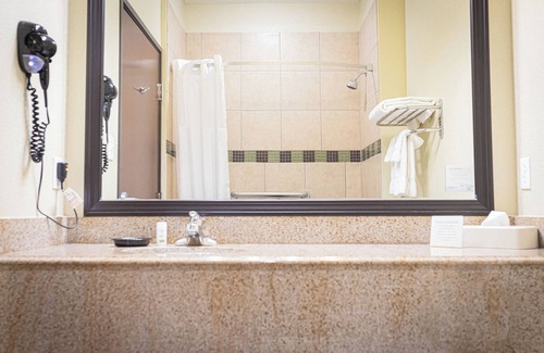 Tyler Hotel | Grander Inn & Suites