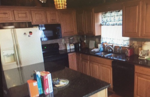 Glenville House | Grandfathered Inn, Perfect stay for 1-5. Heart of Glenville & with LakeView.