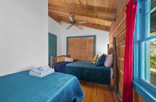 Marshall House | Grandpa Dans Cabin Mtn River view 34 acre retreat