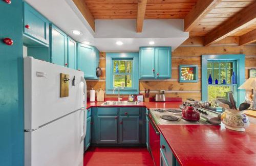 Marshall House | Grandpa Dans Cabin Mtn River view 34 acre retreat