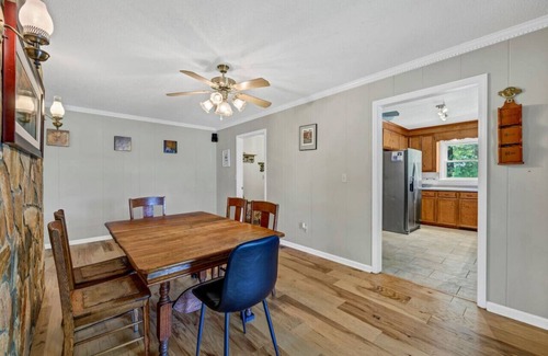Prosperity House | Grandpa's House | 2 Kayaks | Sleeps 6