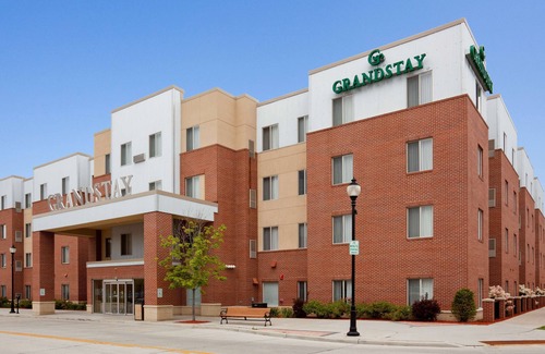 Downtown Apartment | Grandstay Residential Suites Hotel - Sheboygan