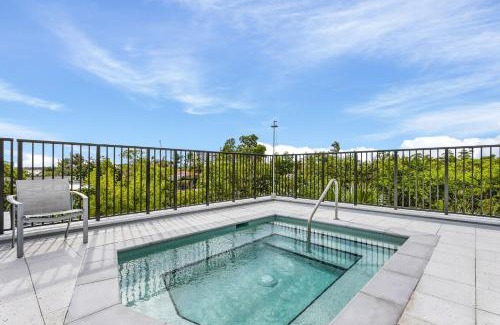 South Island Apartment | Grandview #603 - 4142 Bay Beach Ln condo