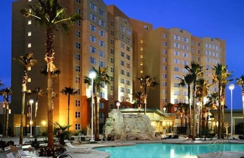 Enterprise Apartment | Grandview at Las Vegas SUPER BOWL Sleeps 4, 1 King and 1 Queen Sofa Bed Suiten