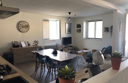 Ploudalmezeau House | Grange Bretonne Rénovée - 7 Pers - 2 Chambres. Port a 200m