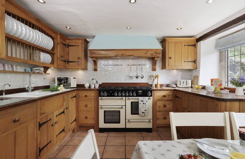 Inchbrook Cottage | Grange Cottage - a beautiful house sleeping 4 guests in 3 bedrooms