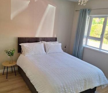 Omagh House | 'Grange Hideaway' Town Centre (Sleeps 6)