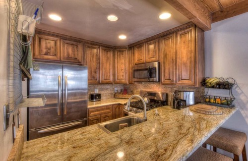 Tahoe Woods House | Granlibakken Retreat | Near Tahoe Beach!