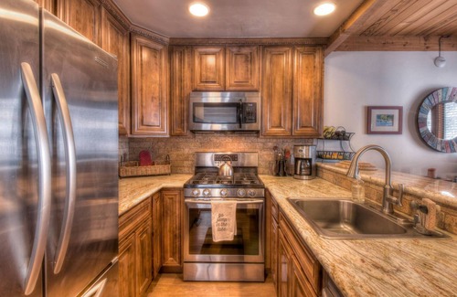 Tahoe Woods House | Granlibakken Retreat | Near Tahoe Beach!