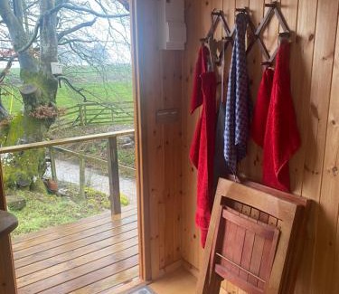 Thornhill Other | Granny’s Hut
