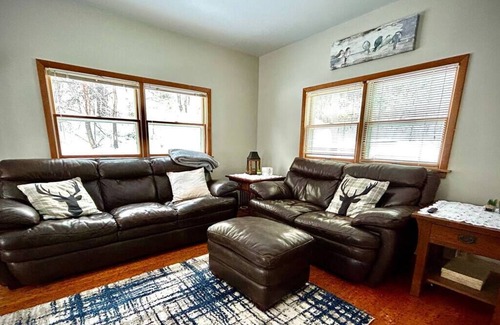 Ramsay House | Grant Street Retreat - Close to trails and skiing!