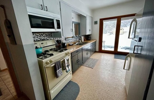 Ramsay House | Grant Street Retreat - Close to trails and skiing!
