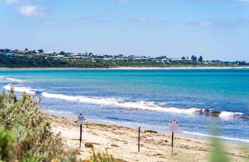 Victor Harbor House | Grantley Haven Victor Harbor spacious home with games room - No Linen Included
