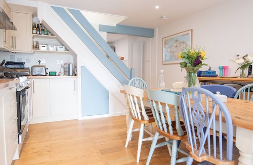 Cowes Ski Chalet | Granville Coast