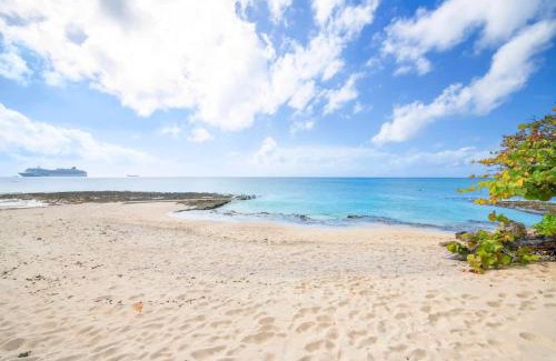Seven Mile Beach House | Grape Tree Condo #10