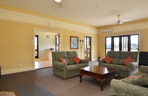 Nulkaba House | Grasmere Estate Homestead - hear the Lions roar from nearby Hunter Valley Zoo