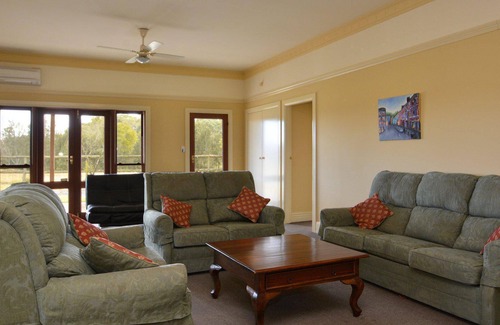 Nulkaba House | Grasmere Estate Homestead - hear the Lions roar from nearby Hunter Valley Zoo