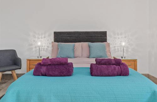 Haverfordwest House | Grassholm Cottage with Hot Tub - Dog Friendly