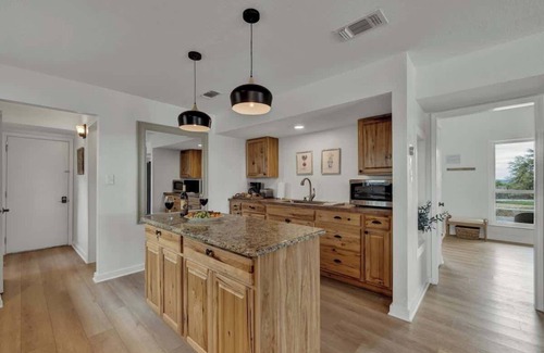 Johnson City House | Grasslands Pool Hot Tub Hill Country Views