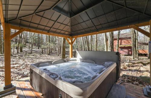 Lake Harmony Estates House | Grateful Escape AvantStay Hot Tub Sauna Deck Firepit Beach Access