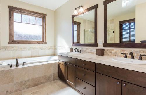 Stonegate House | Gray Bear 454