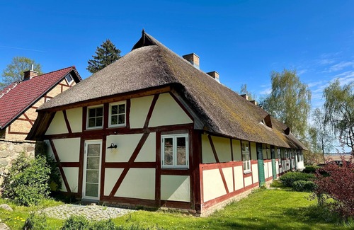 Lassan Apartment | Gray Kate-large apartment for up to 7 people; sep. SZ, kitchen, garden - cottage at the swan pond