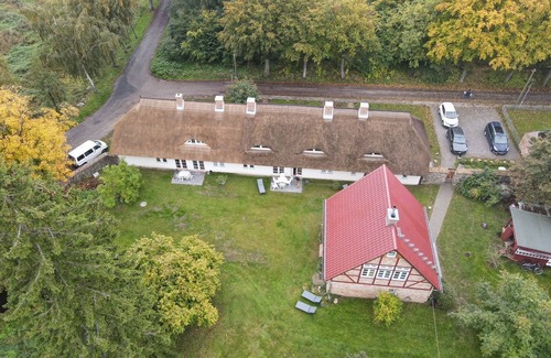 Lassan Apartment | Gray Kate-large apartment for up to 7 people; sep. SZ, kitchen, garden - cottage at the swan pond