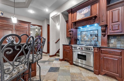 Krakow House | Gray Lake Villa -Sauna/Theater/9 bedroom/Sleeps 22