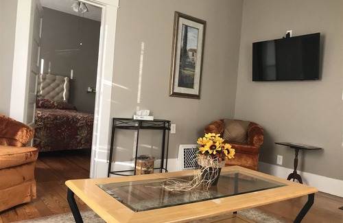 Fairbury Bed & Breakfast | Grayhouse Inn - Room #1