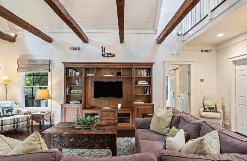 Highlands House | Grayling Cottage - Walk to Highlands Main Street