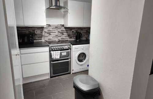 West Thurrock Apartment | Grays Apartment with City Views lakeside shopping