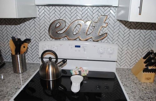 East Memphis Apartment | Graze House by Pettigrew Adventures