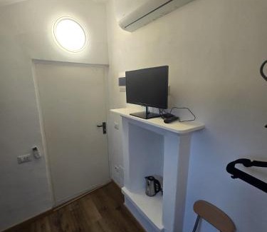 Guastalla Apartment | Grazioso Room