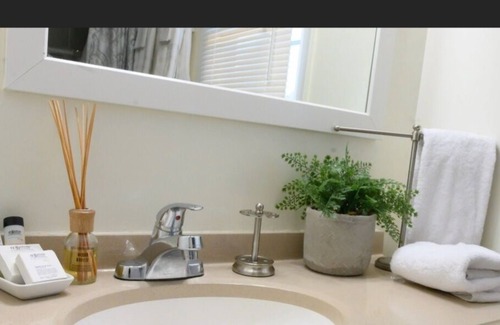 Irvington Condo | Great 2 bedroom Commutable Condo