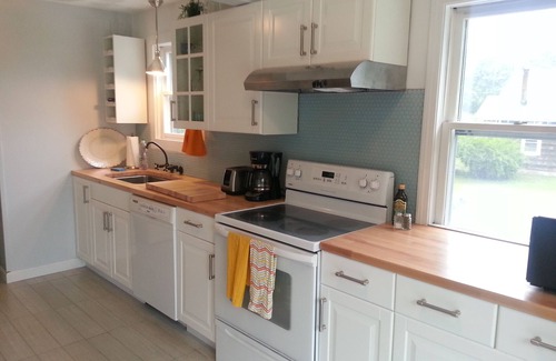 Snug Harbor House | Great 3 Bed Beach House 1 Mile from East Matunuck State Beach!