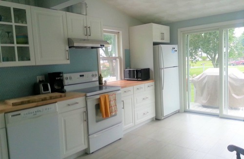 Snug Harbor House | Great 3 Bed Beach House 1 Mile from East Matunuck State Beach!
