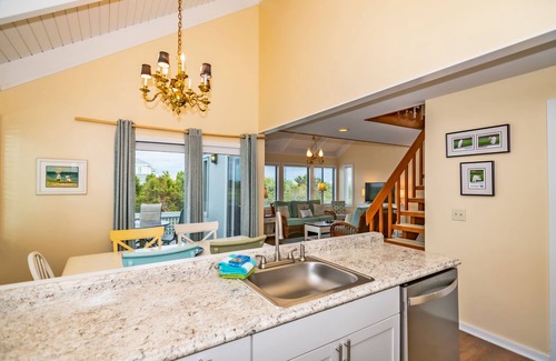 Bald Head Island Villa | Great 3 Bedroom Villa within walking distance to the BHI Club and Beach! 2-4 Passenger Golf carts!