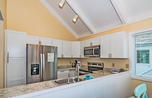 Bald Head Island Villa | Great 3 Bedroom Villa within walking distance to the BHI Club and Beach! 2-4 Passenger Golf carts!