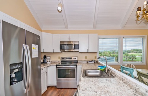 Bald Head Island Villa | Great 3 Bedroom Villa within walking distance to the BHI Club and Beach! 2-4 Passenger Golf carts!