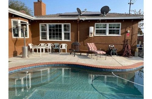 Fullerton House | Great 3 bedroom 2 bath single family home close to Disneyland.